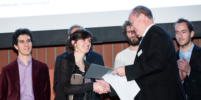 Dean Martin P. Bendsøe presents PhD Julie Sainmont with the Young Researcher Reward at DTU's PhD celebration. Photo: Thorkild Christensen.