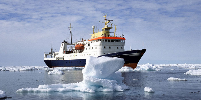 The research vessel Dana in the Arctic. Photo: Olav Petersen