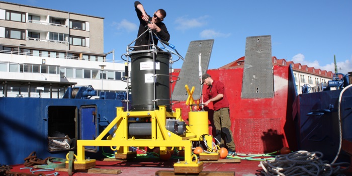 ESP (Electronic Sample Processor) is prepared to be launched for testing in the sea. Photo Jes Dolby