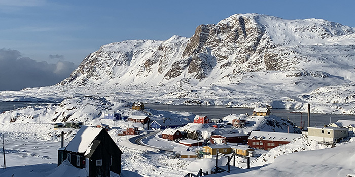 Sisimiut i sne og solskin. Foto: Nina Qvistgaard.