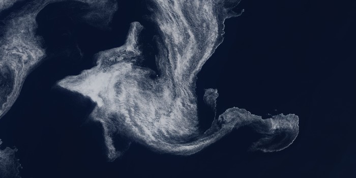 Havis øst for Grønland - en såkaldt swirl eller hvirvel - som er dannet af is i det Arktiske ocean og her breder sig over cirka 120 kilometer. Billedet er taget 9. juni 2019 med Copernicus Sentinel-2 satellitten. (Billede: ESA)