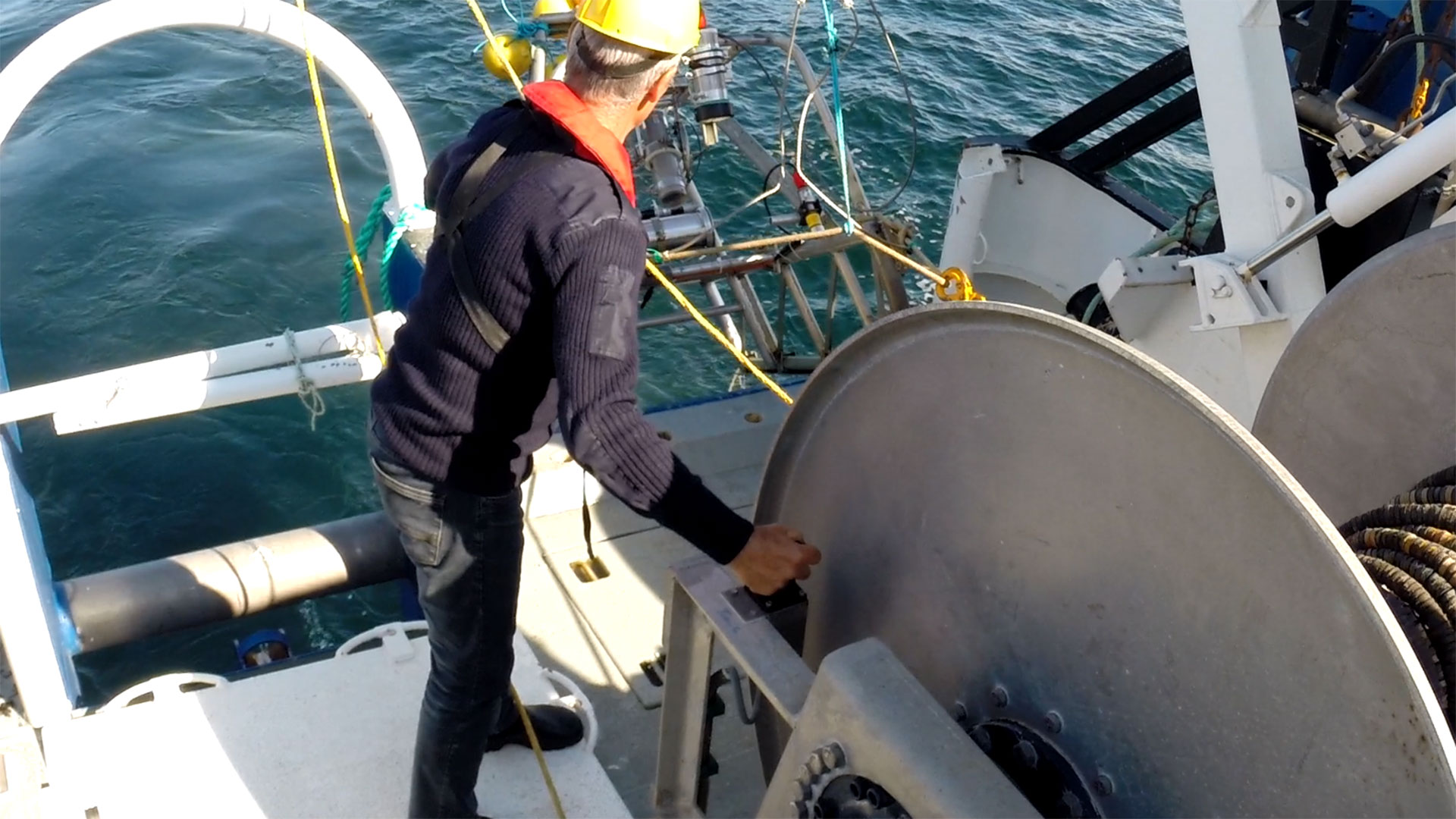 'Hummerslæden' bjærges ombord på Havfisken.