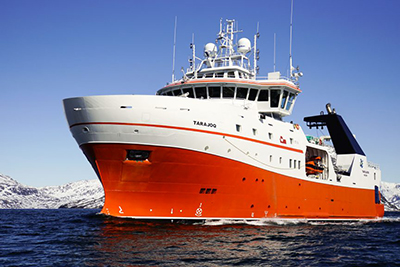 Tarajoq, Grønlands nye forskningsskib i rette omgivelser (foto: Dorit Olsen).