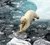 Isbjørn der løber henover isen.